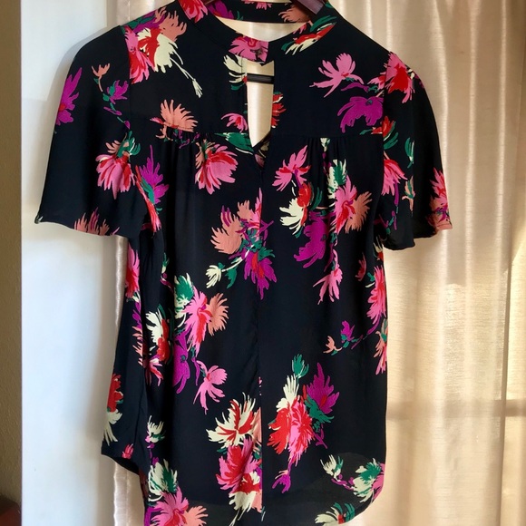 Maeve Short Flutter Sleeve V-Neck Choker Dark Floral Blouse/ Size S - Picture 6 of 7